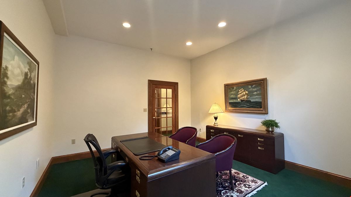 400 Commonwealth Ave #104C