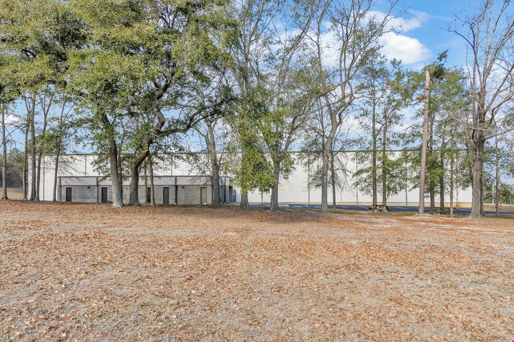 71,913 SF Industrial For Lease | 29' Clear Heights | 4 Docks