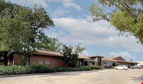 FREESTANDING OFFICE BUILDING IN EAST WICHITA