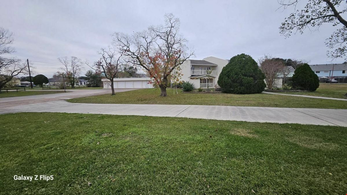 3 Acres 2 Townhomes 5-Bay Garage