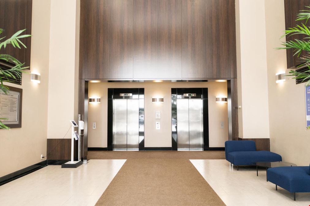 Gateway Centre - 3000 Steeles Avenue East