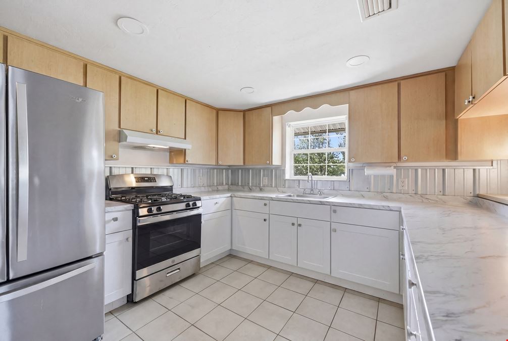 Fishbonz Sandwich Shop and Apartment Rental