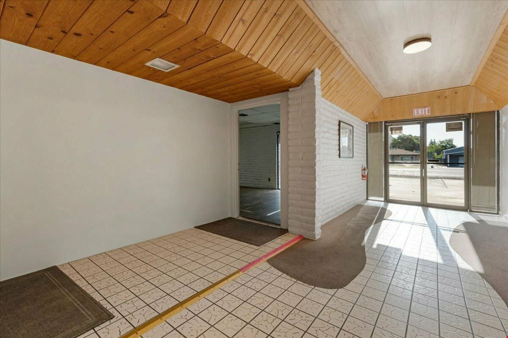 ±1,400 SF of Office Space Available in Excellent Condition