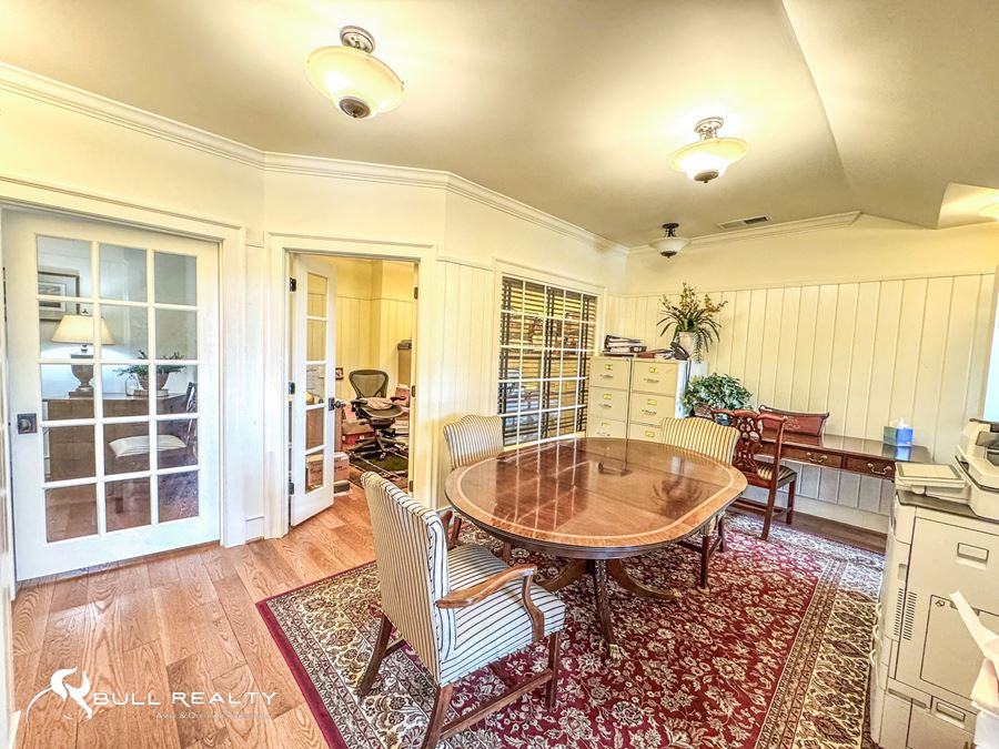 ±2,086 SF Office Suite