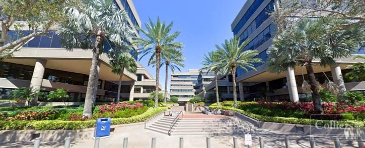 Sublease Opportunity at Oakbrook Center