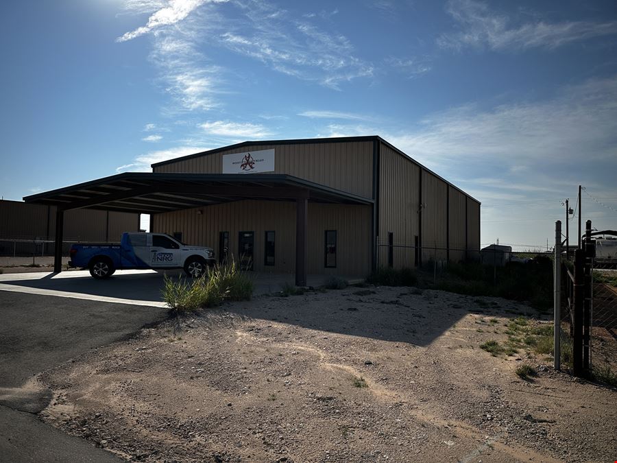 Small Versatile Office/Warehouse on 1 Acre