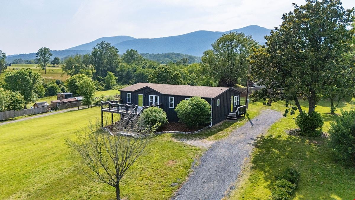TURN-KEY OPPORTUNITY! ACTIVE SHORT TERM RENTAL PROPERTY
