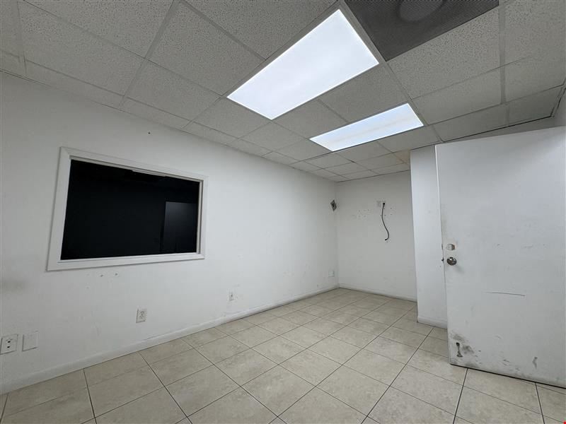 2818-20 NW 72nd Avenue, 