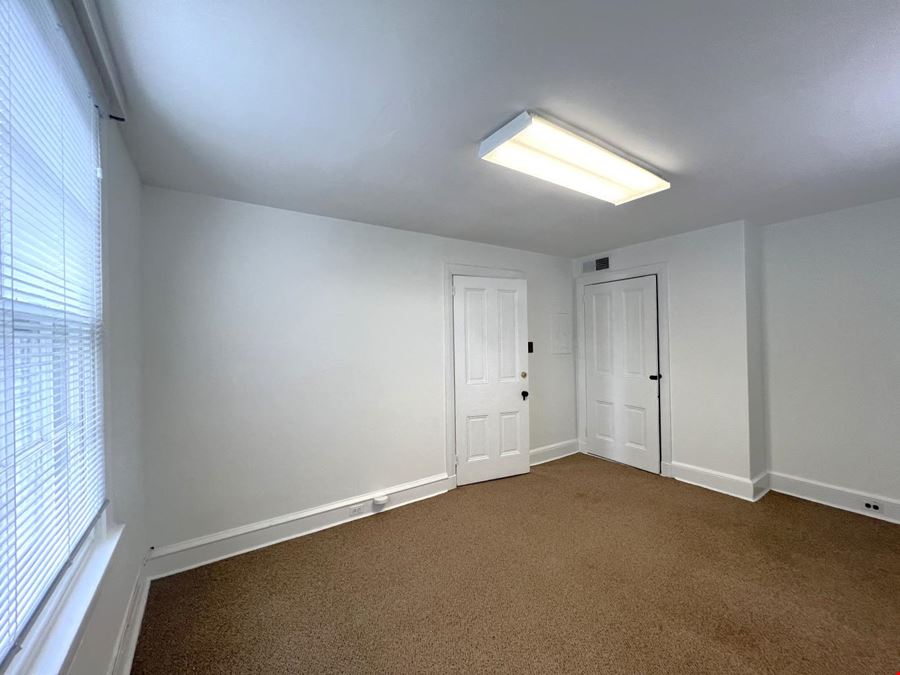 105 S High St