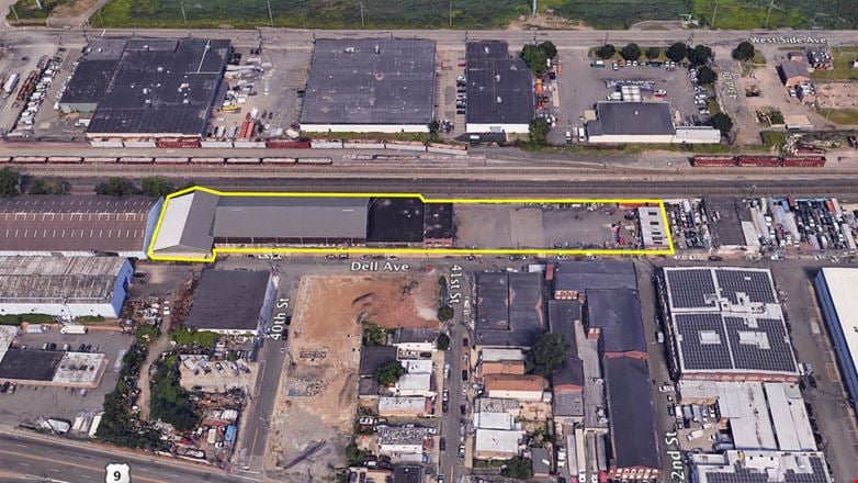 Preview of Industrial space for Rent at 4001 Dell Ave