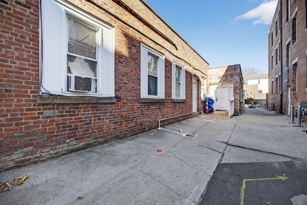 1379 Chapel Street