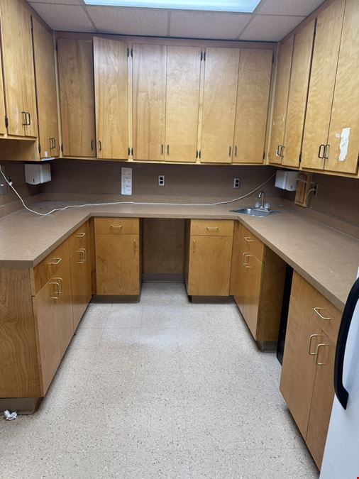 1421 Narrow Ln. Pkwy. - Subdividable Office