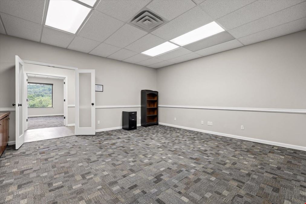 2 Executive Suites 