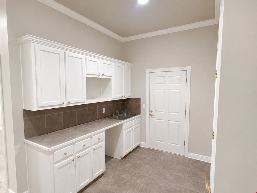 Professional Office Suite Near Airline Hwy & I-12