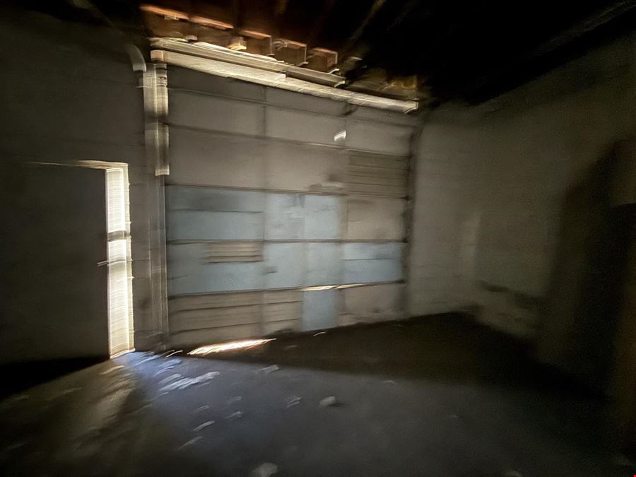 Industrial Zoned Warehouse in City of Lansing For Sale