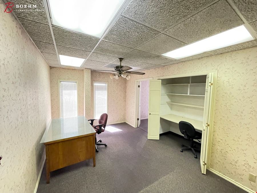 Cully Plaza Executive Office Suites