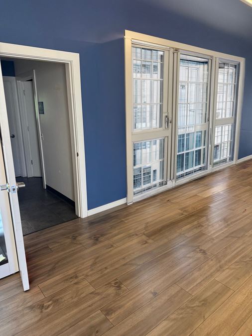 33 Commercial Blvd