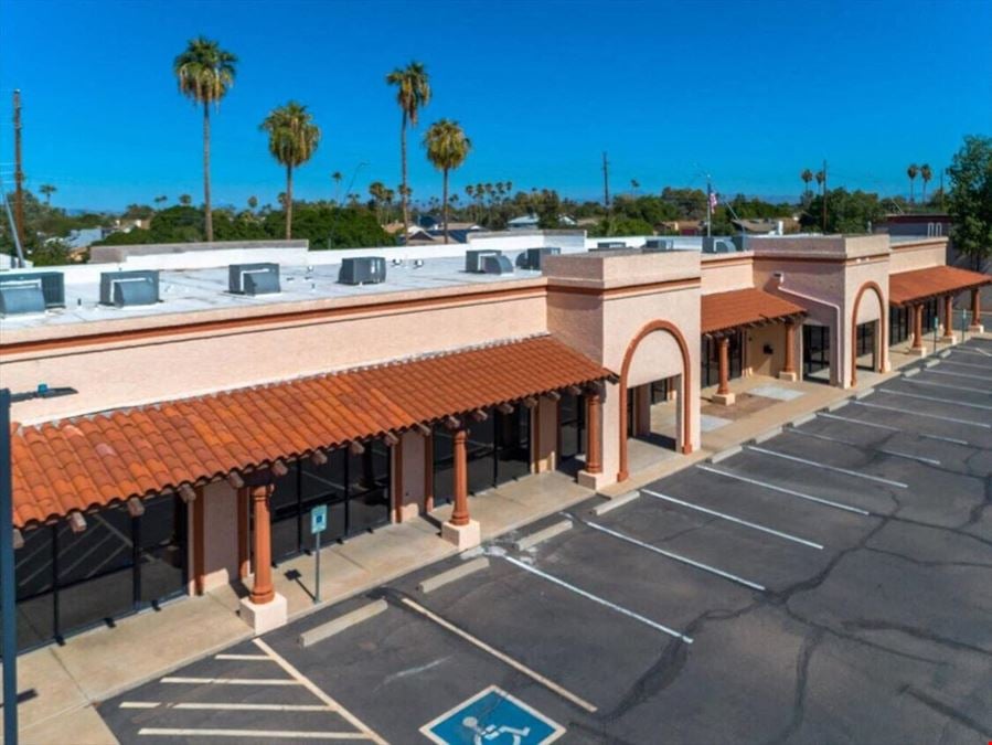 HIGH-VISIBILITY FREESTANDING RETAIL BUILDING