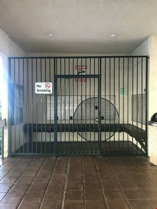 Encino Oaks Condominiums