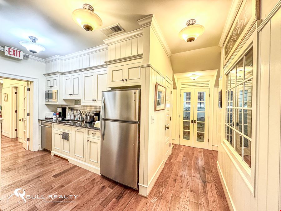 ±2,086 SF Office Suite