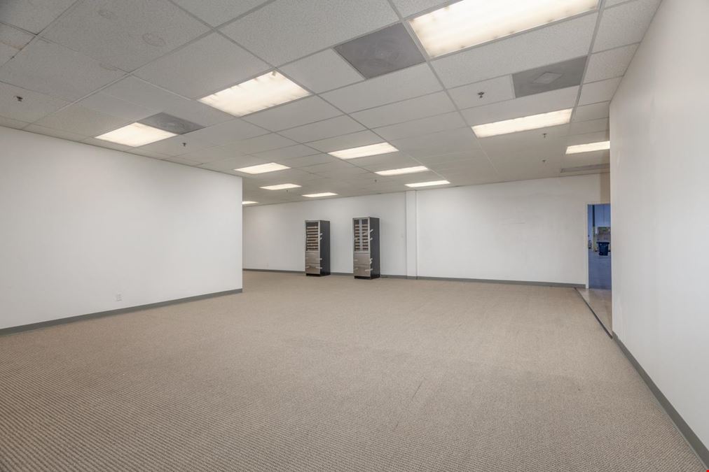 Lakefront Office/Warehouse Sublease