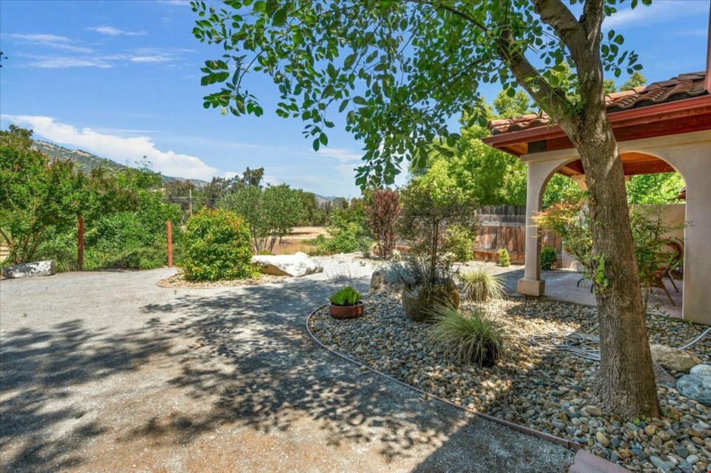 (7) Fully-Operational Airbnb Units in Scenic Three Rivers