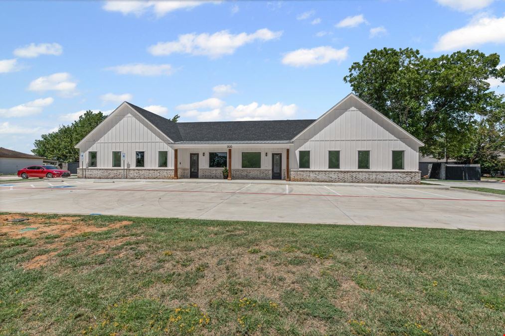 908 Cresthaven Dr