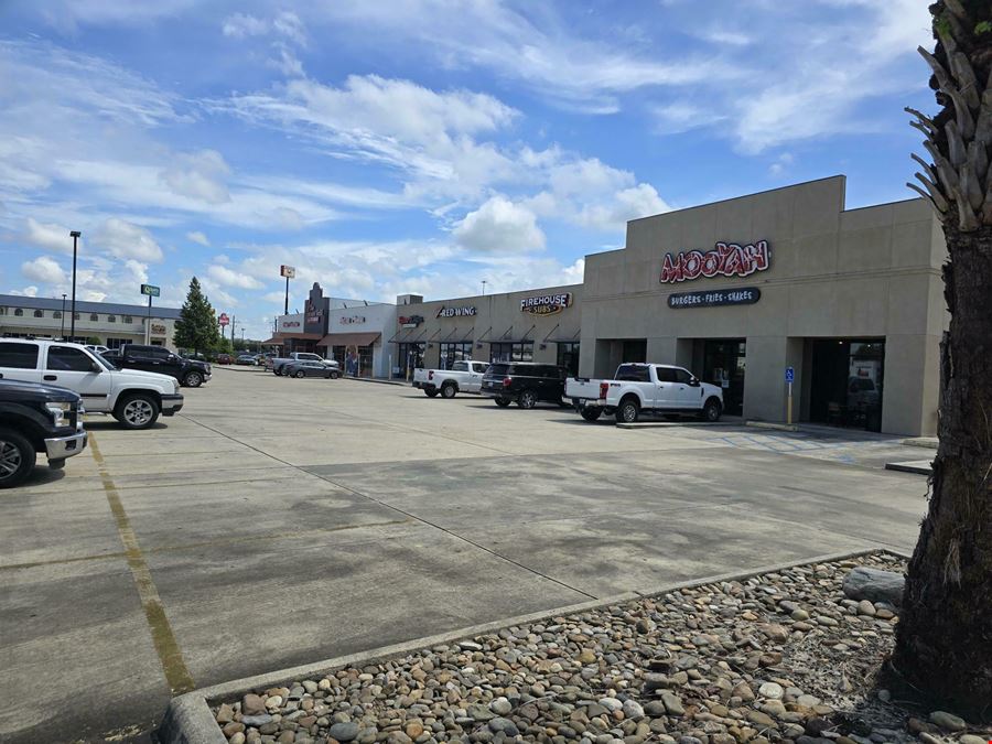 Retail Space Available for Sub-Lease in Cabela's Shopping Area