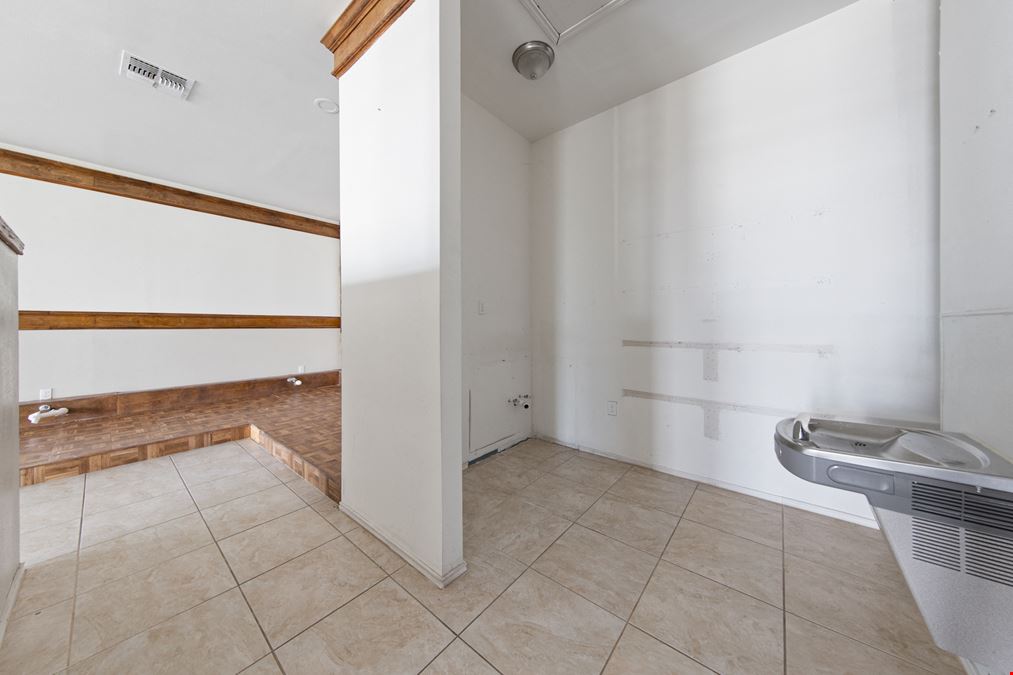 2489 W Business 77