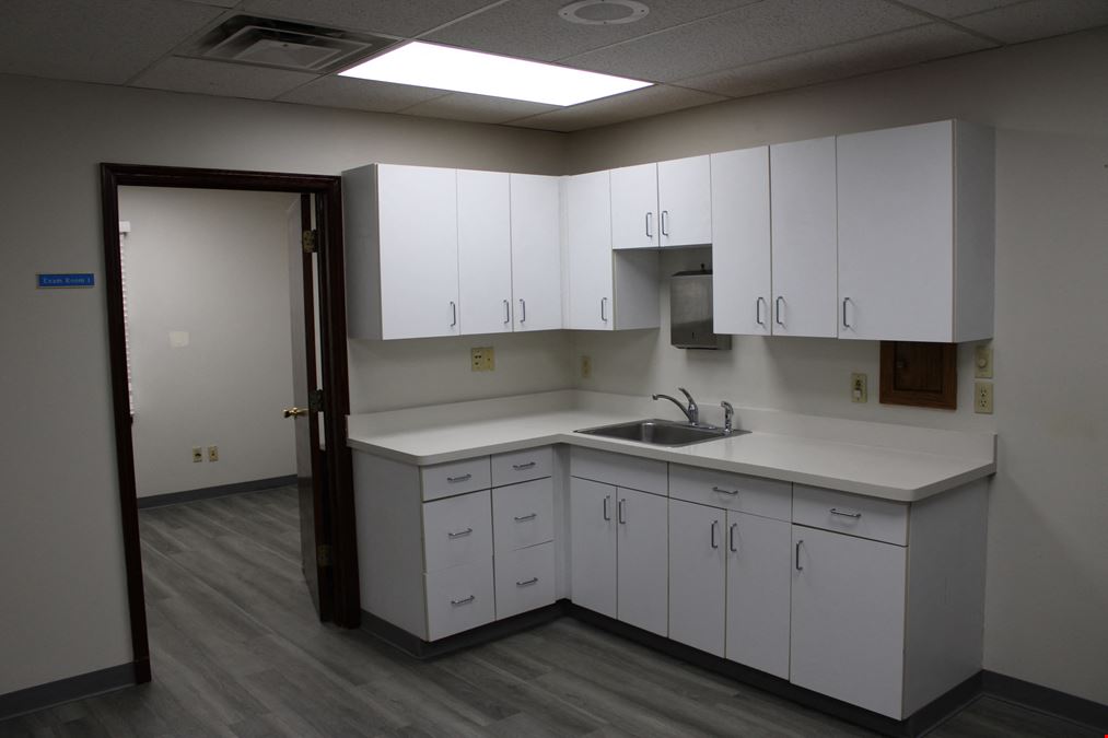 5525 Georgetown Rd - Suites E+F