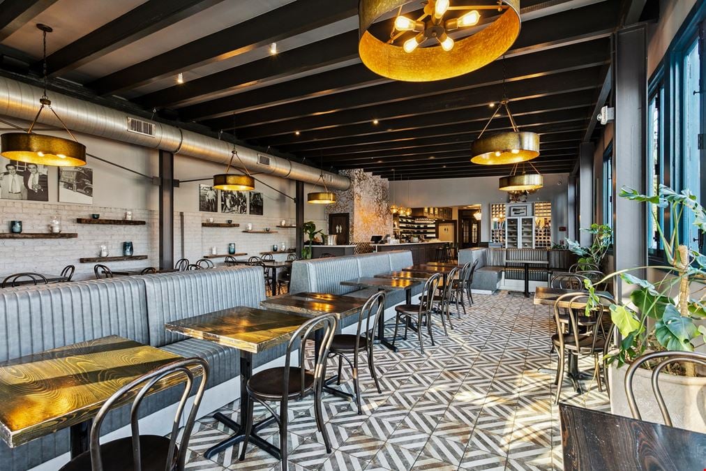 Retail/Restaurant Opportunity on Magazine Street