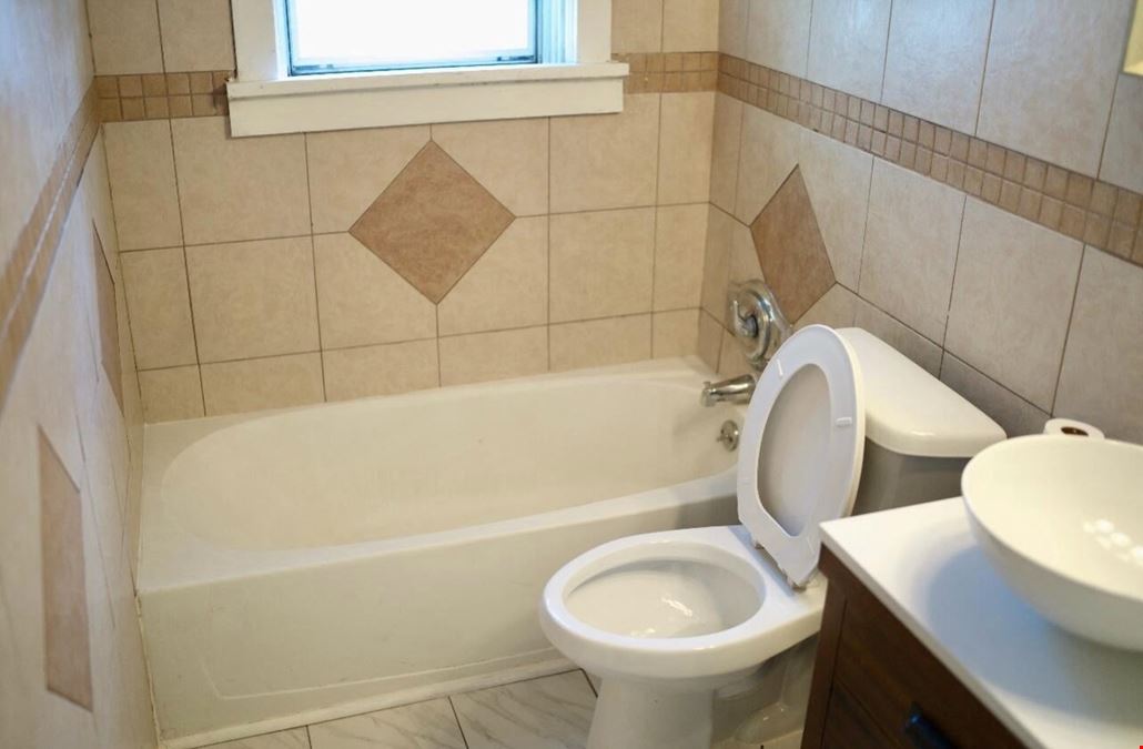 1014 SF 3 BD / 1 BA Single Family House 100 % Leased