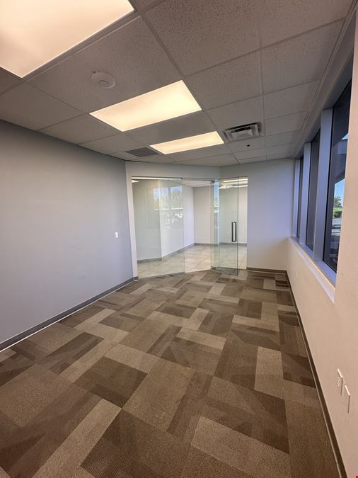 730 N 52nd St, Ste 104 SUBLEASE