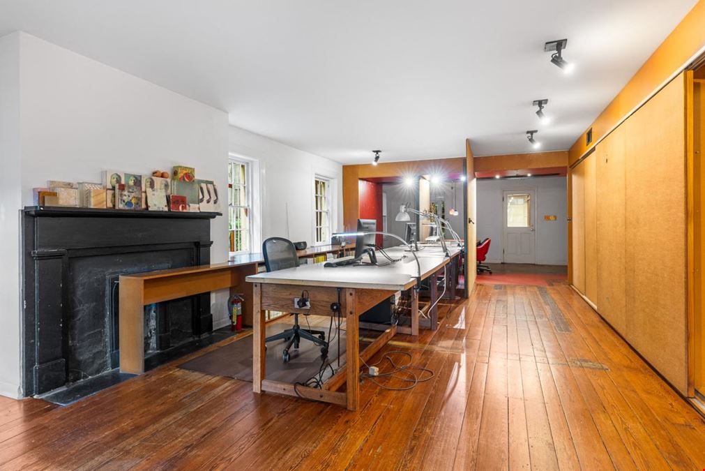 216 E. Gaston Street, Garden Level