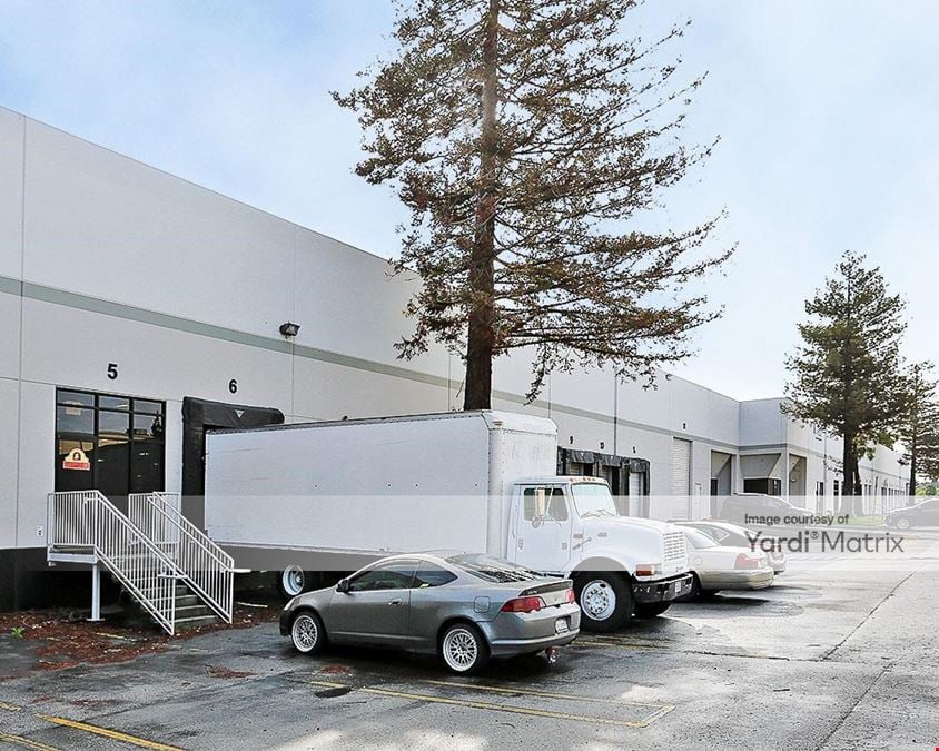 Trimble Distribution Center - 400-430 East Trimble Road