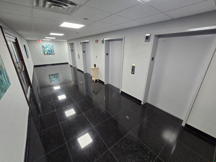 PREMIER OFFICE: Amazing opportunity to lease!