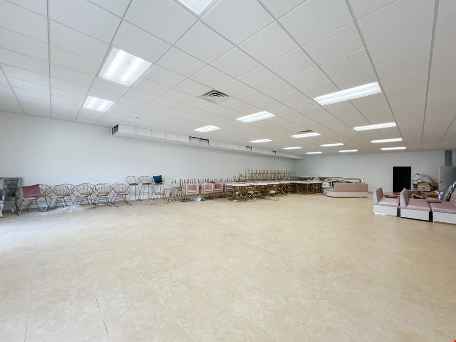 Versatile Second-Floor Space Near Lakeside Shopping Center