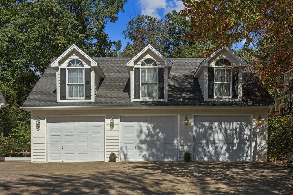 BEAUTIFUL HOME IN WOODLAND ESTATES