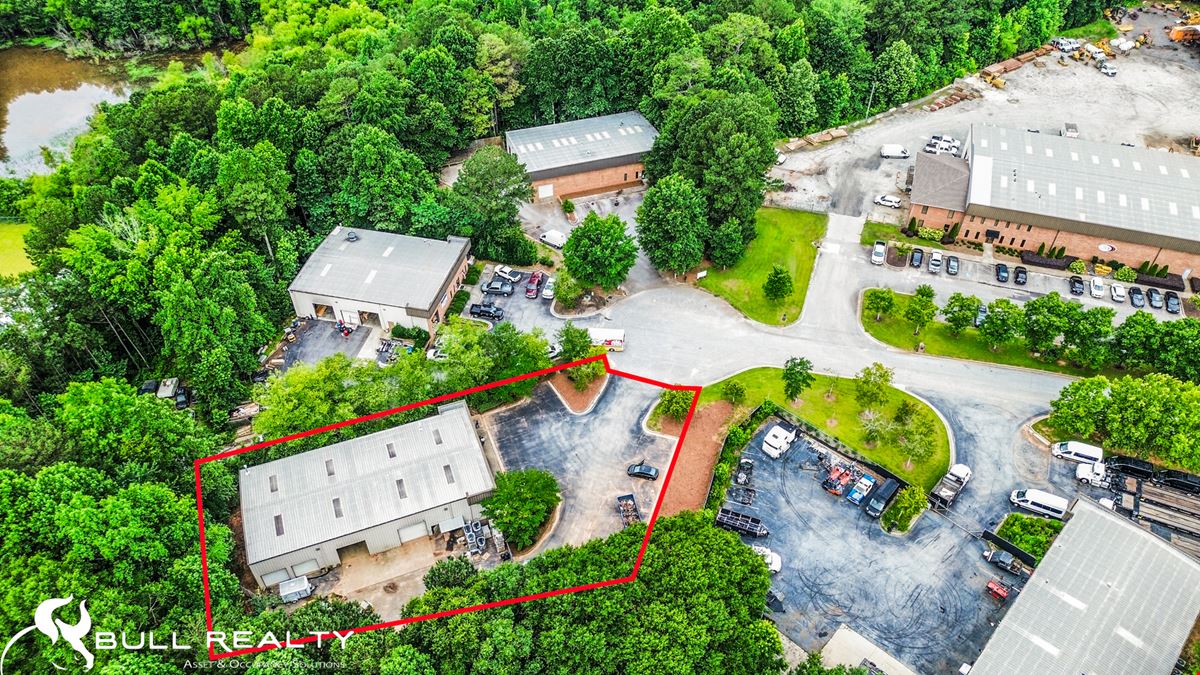 Freestanding Warehouse Building | ±6,000 SF