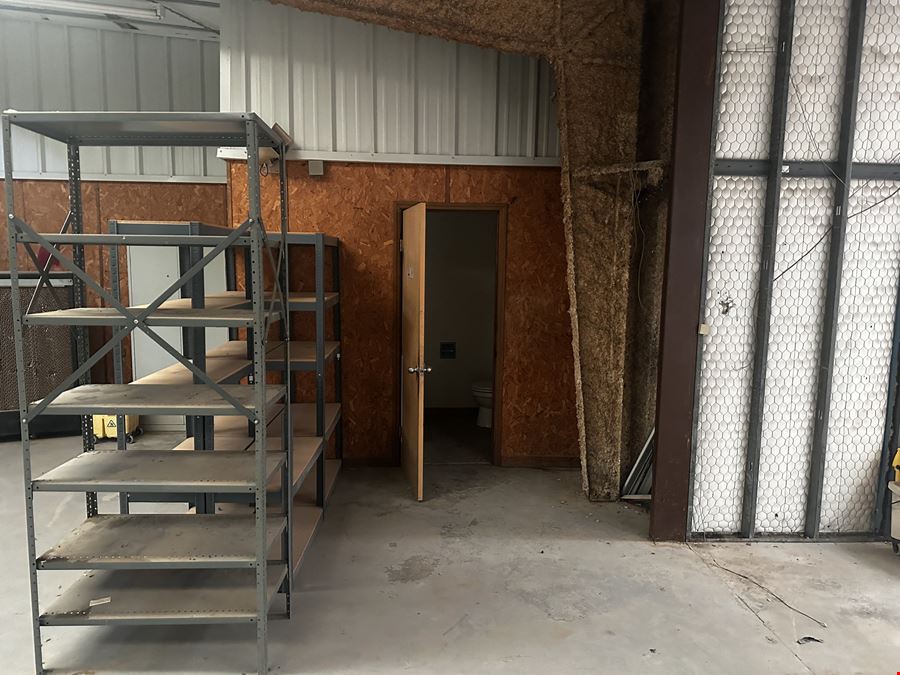 6,232 SF Shop/Office Space on 0.4 Acres