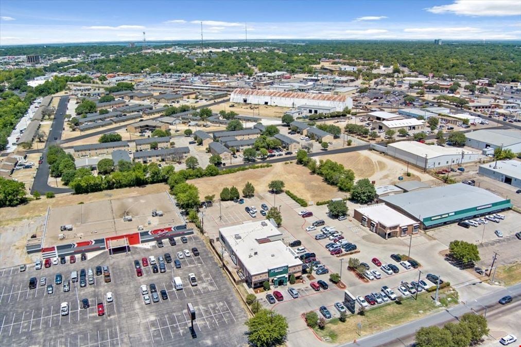 0.919 Acres on W. Waco Drive