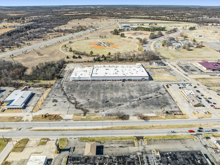 Muskogee Shopping Center - Outparcels