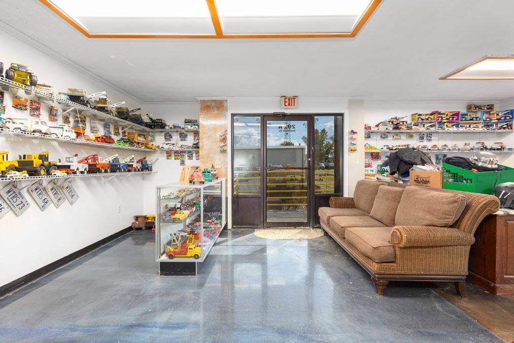 202 Freedom Ct