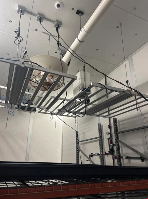 High Bay Warehouse with Overhead Door Access