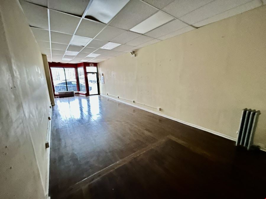 2222 E 75th St. - +/-600 SF Commercial Storefront