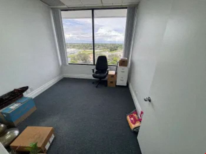2692 SF Suite 600 Professional and Medical Office Space