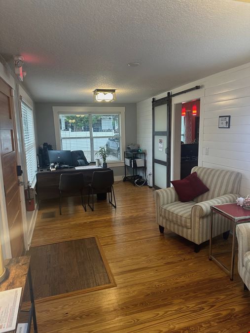 1,424 SF Office/Retail Building Downtown Clermont