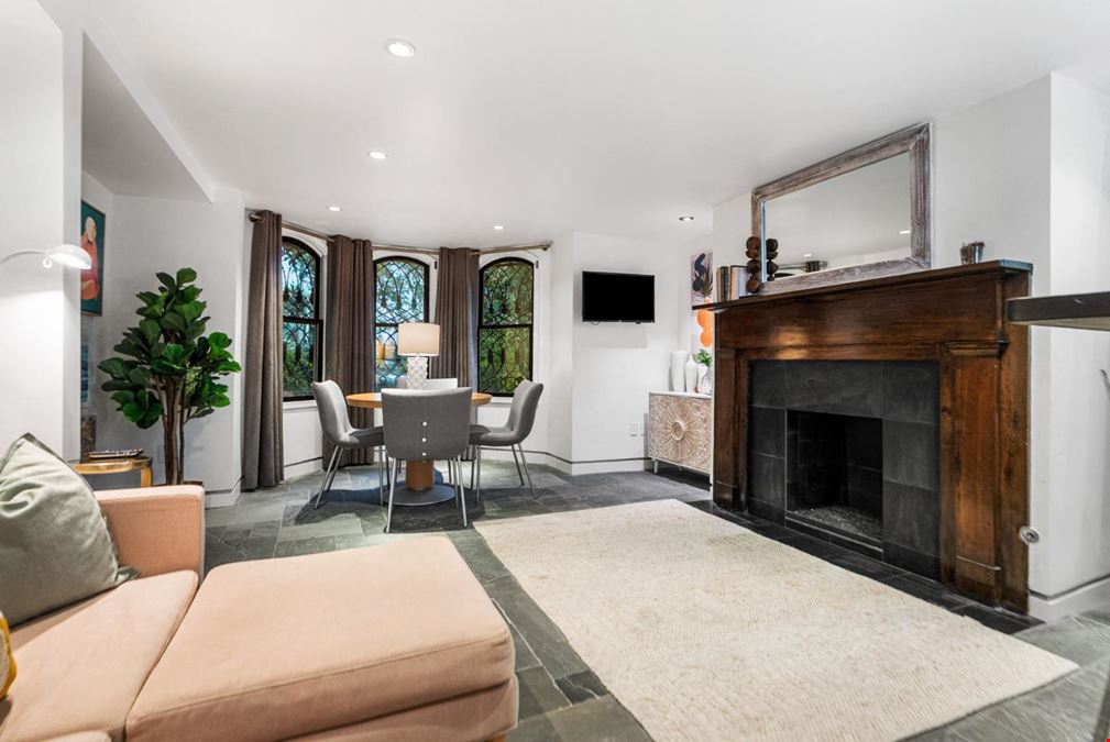 112 W Gaston St