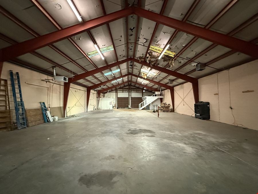Bite Size ClearSpan Industrial Gem Near the Big I