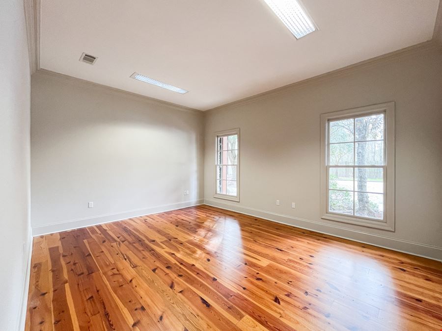 Professional Office Suite on Bluebonnet Blvd